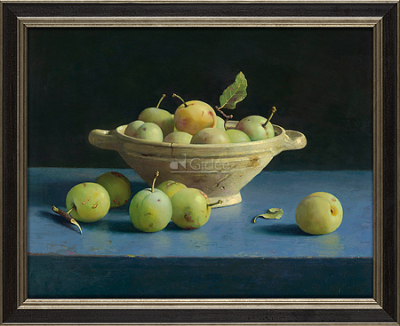 A dish of plums
